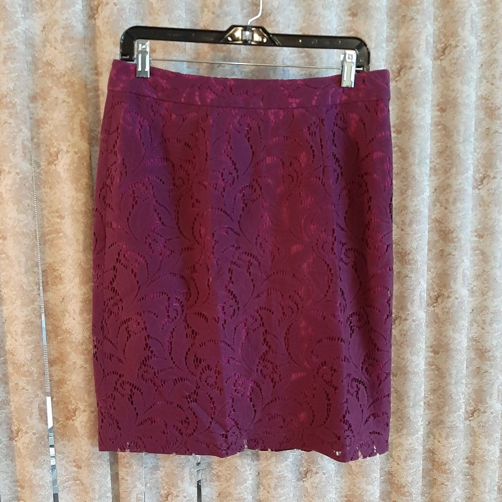 EUC burgundy lace pencil skirt Cabi size 8